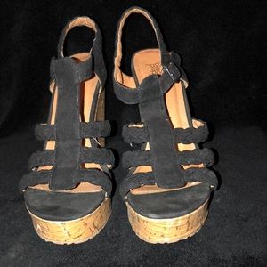 black wedges